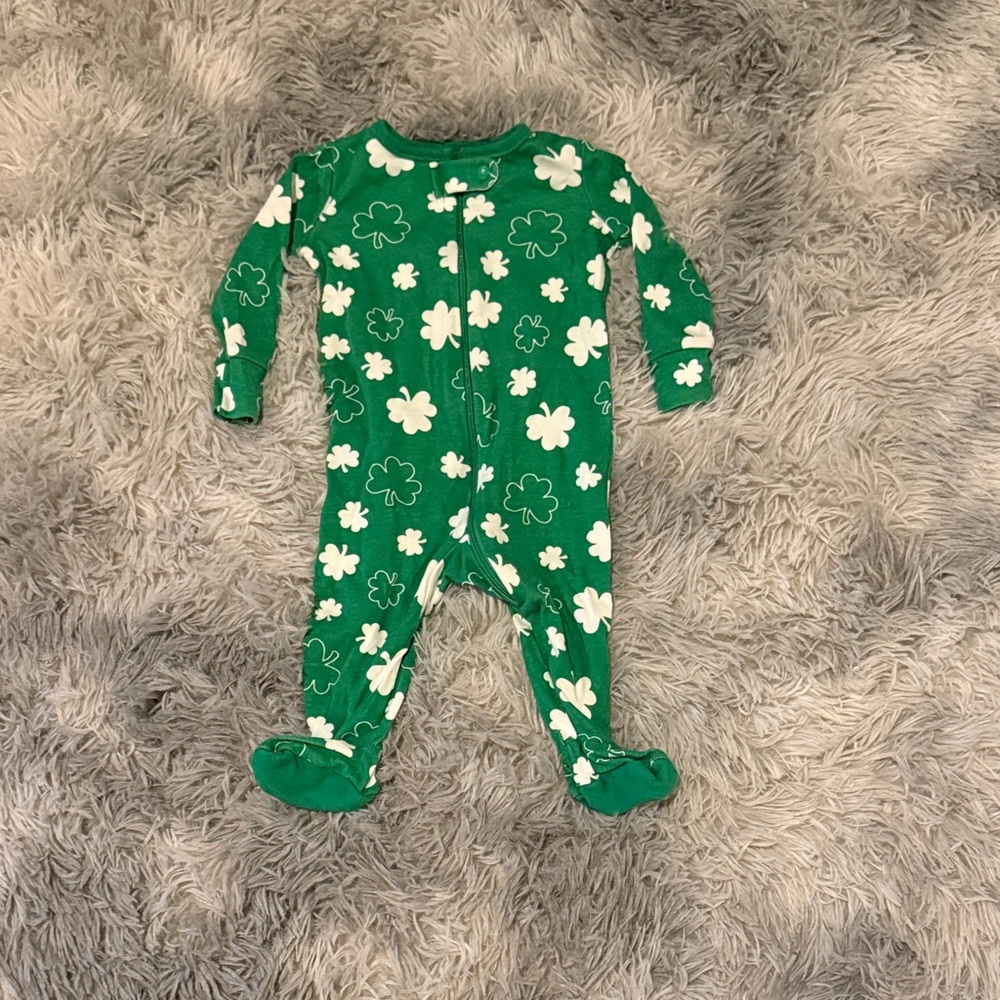 Place Green and White Clover Footie